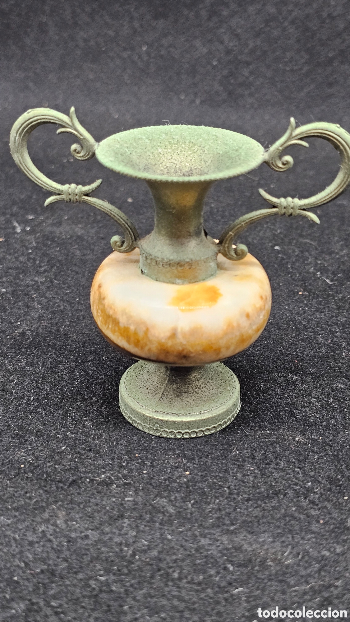 Antig&uuml;edades: Anfora peque&ntilde;a decorativa de piedra y metal