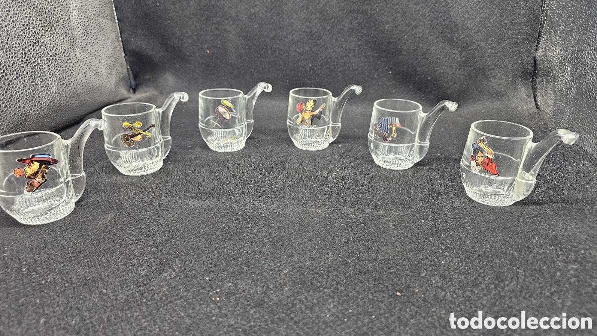 Antig&uuml;edades: Colecci&oacute;n de vasos antiguos en forma de pipa / cachimba