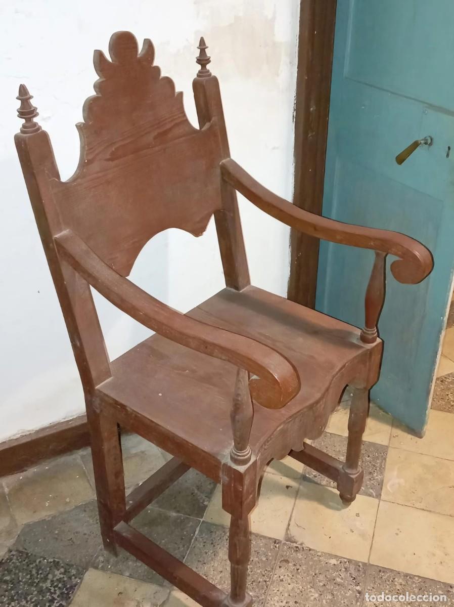 Antig&uuml;edades: Silla antigua de madera maciza restaurada.