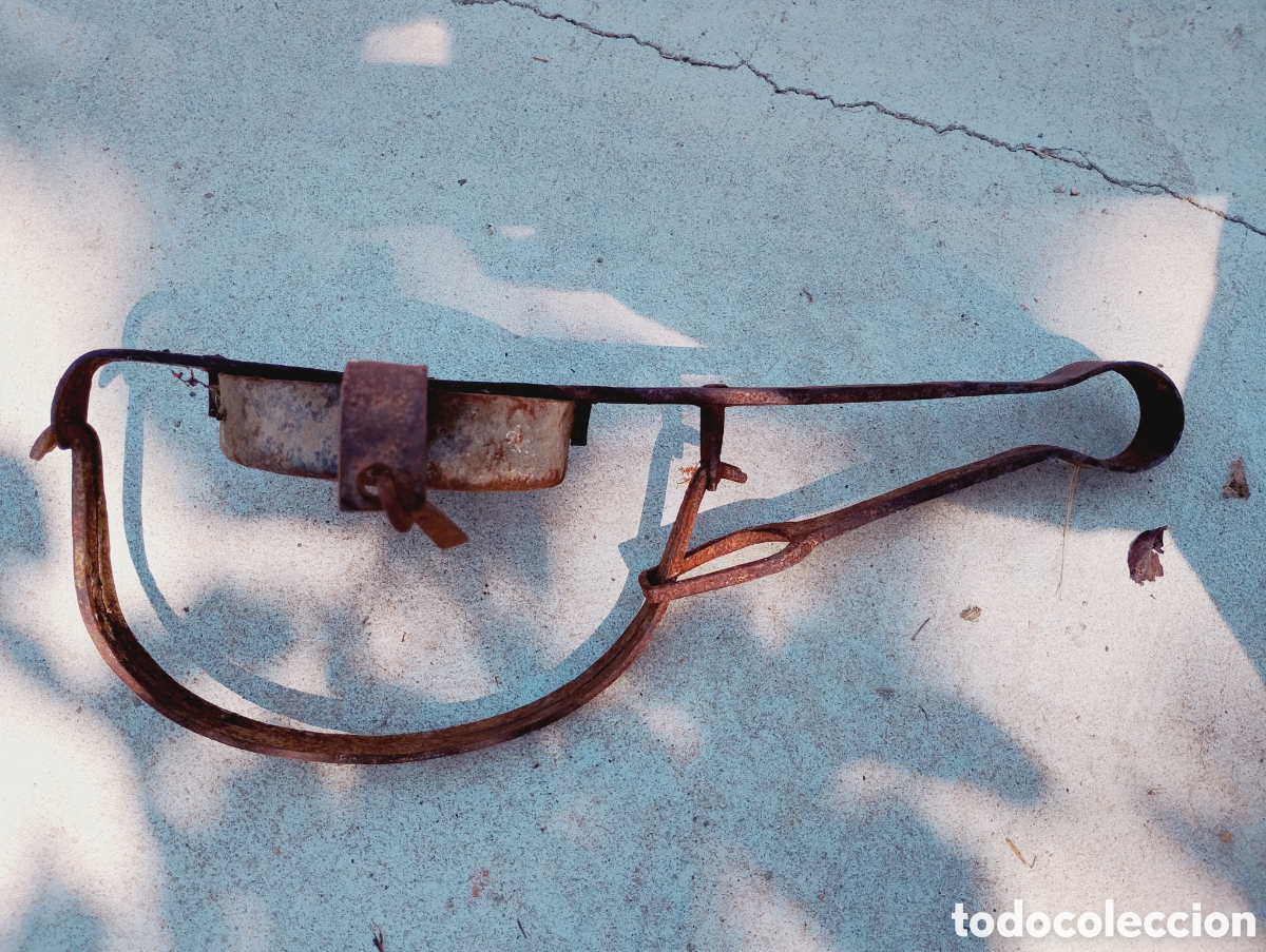 Antig&uuml;edades: cepo antiguo para alima&ntilde;as