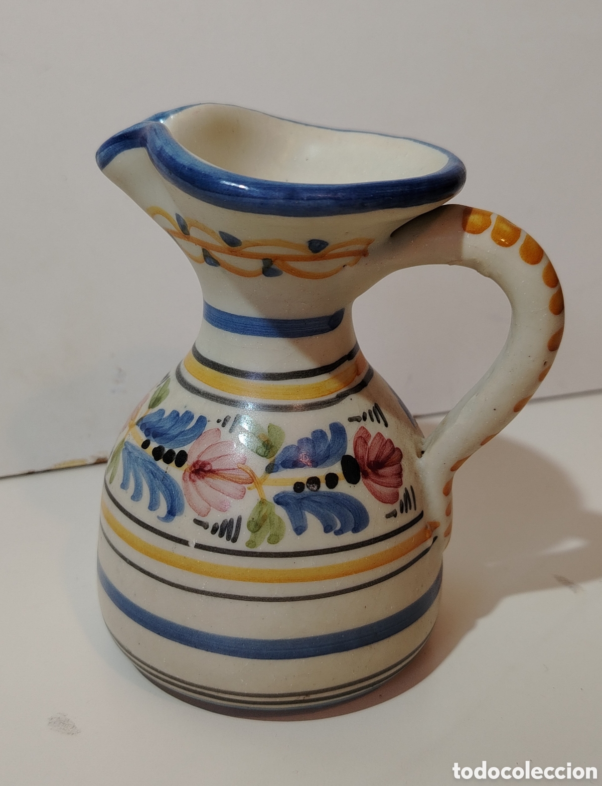 Antig&uuml;edades: Antigua jarrita de Talavera a&ntilde;os 60 pintada a mano