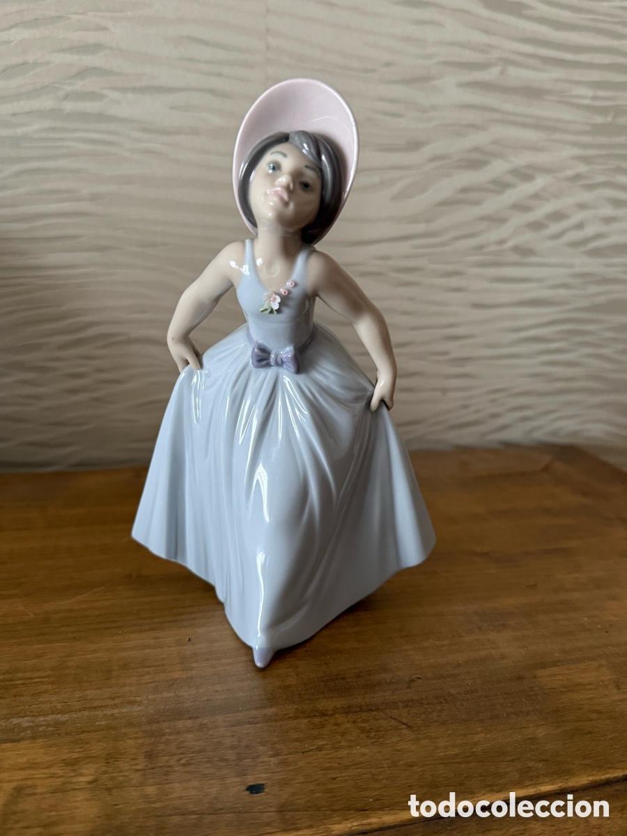 Antig&uuml;edades: Daisy&rdquo; (Chiquitina Reverencia , ref. 6274) de Lladr&oacute;, esculpida por Jos&eacute; Puche y retirada en 2002