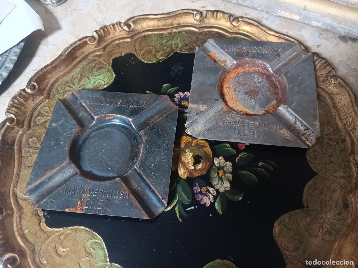 Antig&uuml;edades: cenicero de chapa met&aacute;lica publicitario vintage presenta la inscripci&oacute;n &rdquo;Vinos y Co&ntilde;acs Marqu&eacute;s de M