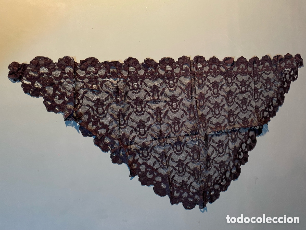Antig&uuml;edades: MANTILLA O CHAL DE ENCAJE NEGRO PARA CEREMONIA. DUELO, LUTO, VIRGEN