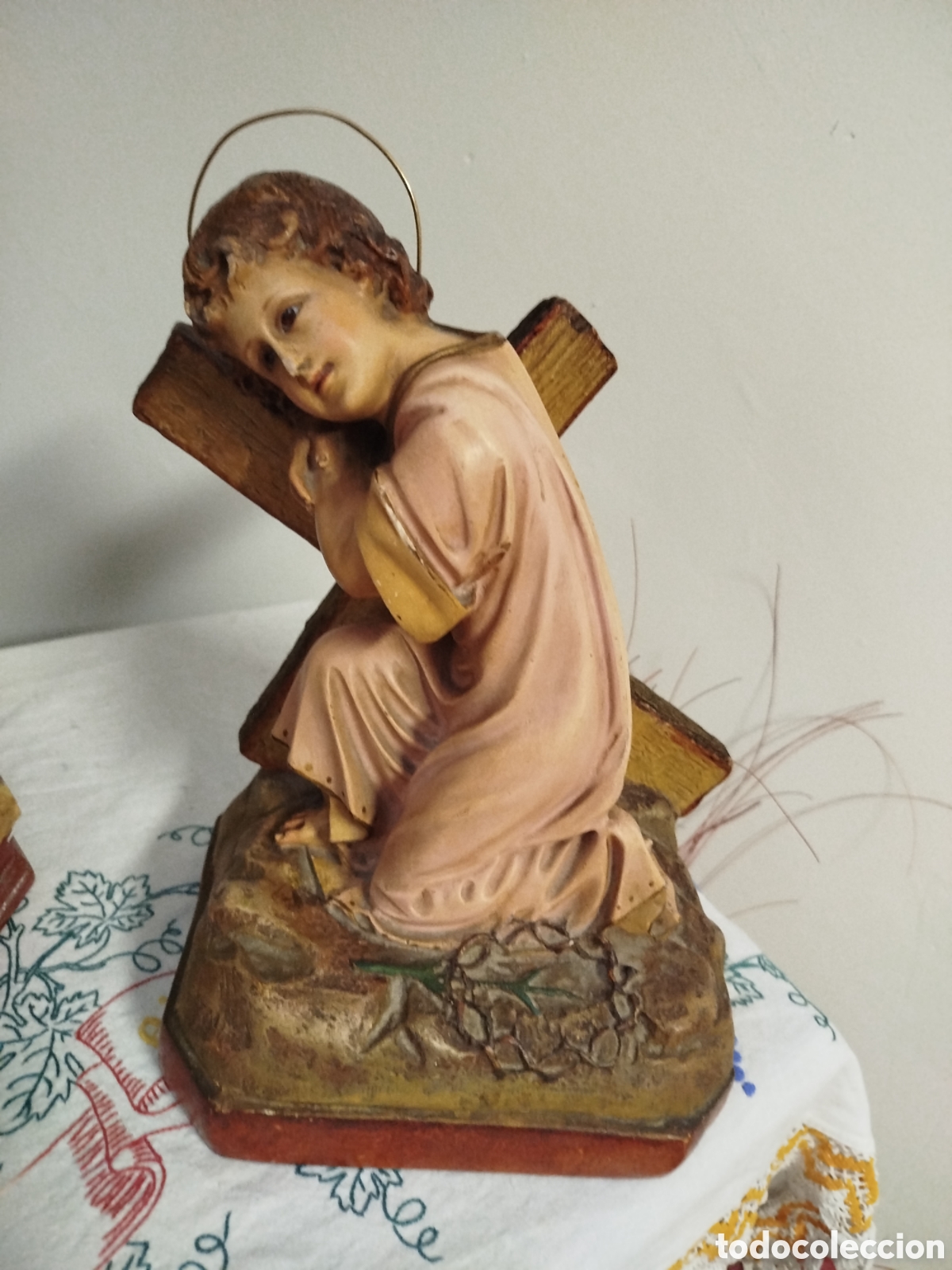Antiguidades: Antigua escultura del Ni&ntilde;o Jes&uacute;s pasionario. Olot, ojos de cristal.