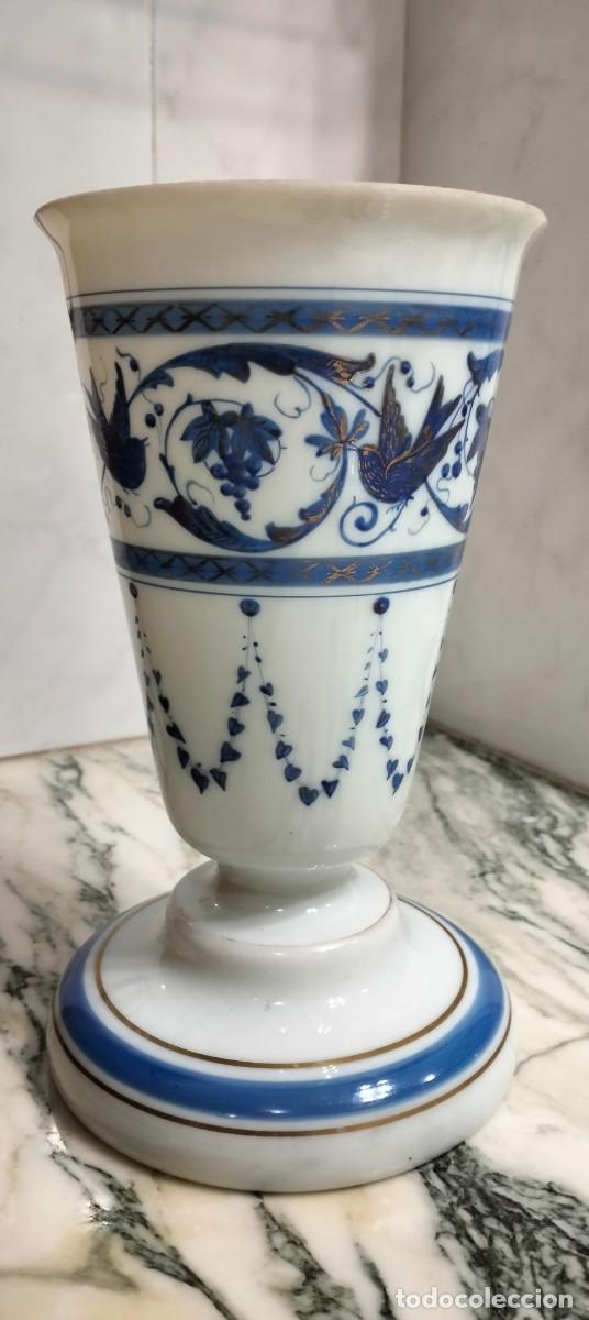 Antig&uuml;edades: COPA OPALINA. DIBUJOS EN AZUL CON RIBETES DORADOS. - Foto 2