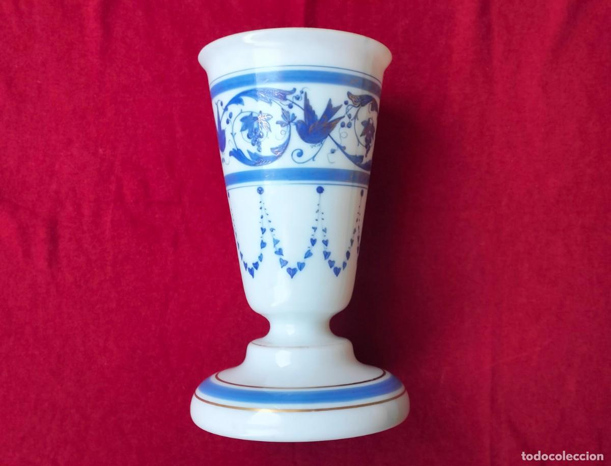 Antig&uuml;edades: COPA OPALINA. DIBUJOS EN AZUL CON RIBETES DORADOS. - Foto 4