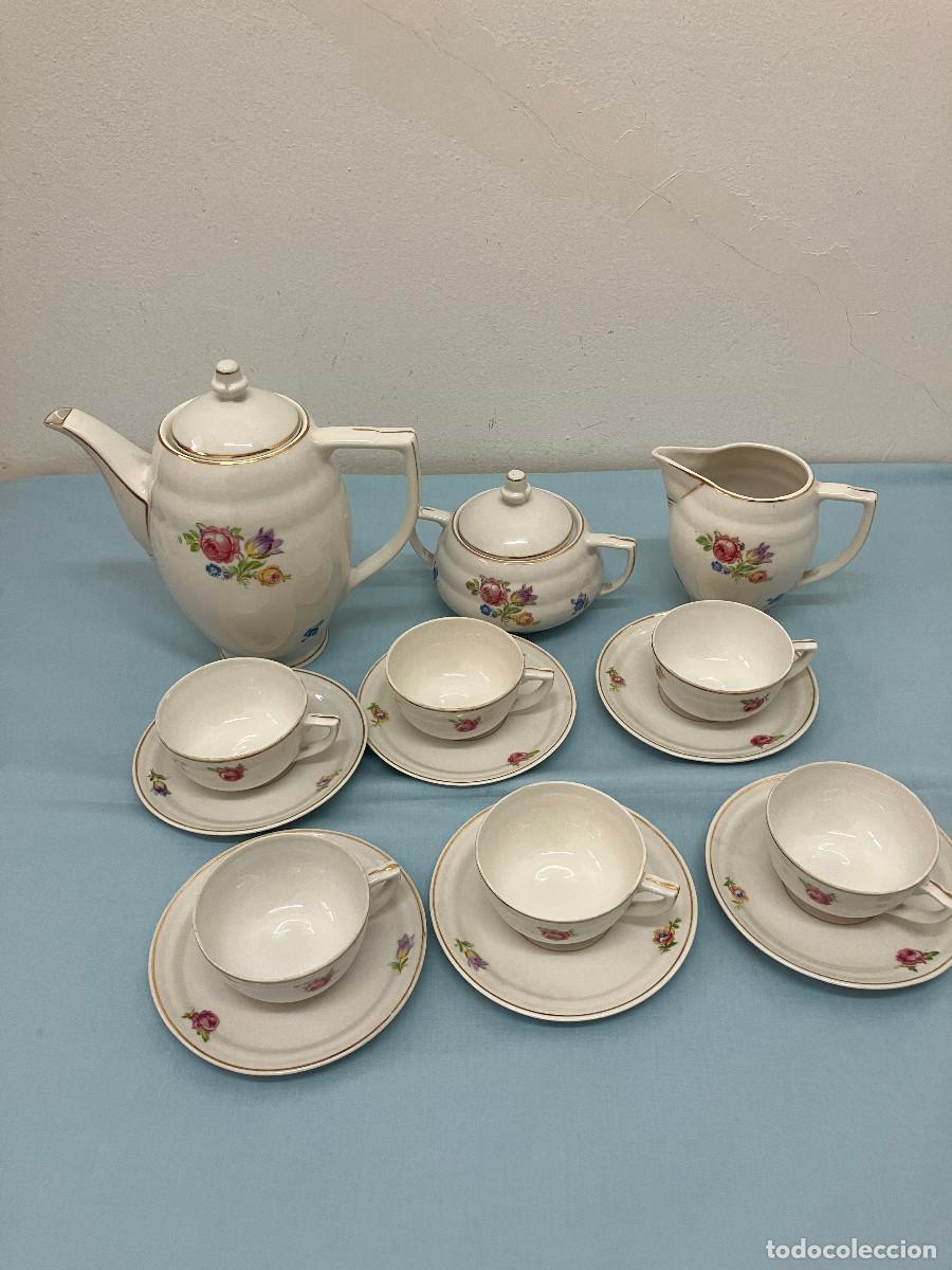 Antig&uuml;edades: Juego caf&eacute; de 6 tazas y platos con tetera, azucarera y lechera de porcelana.