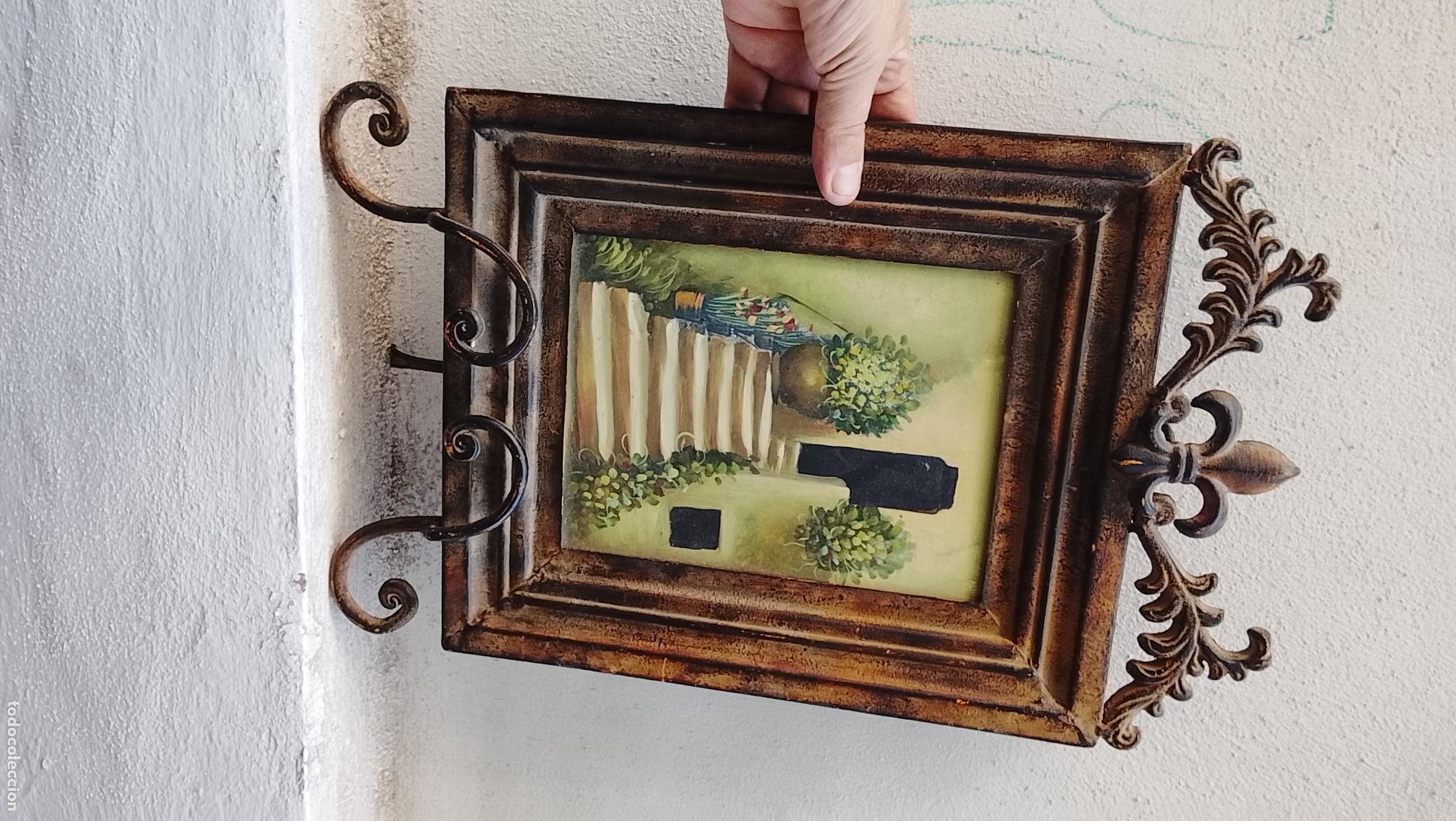 Antig&uuml;edades: Gran marco metal sobremesa con pintura a mano ver medidas en fotos.