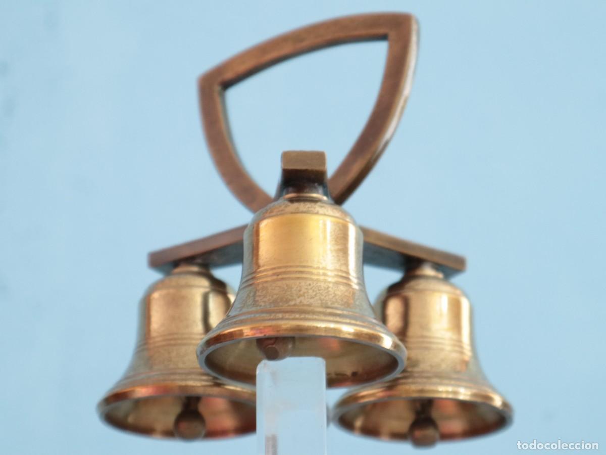 Antig&uuml;edades: Carrill&oacute;n-Campanas lit&uacute;rgicas de tres sonidos elaboradas en bronce. A&ntilde;os 60 del siglo XX.