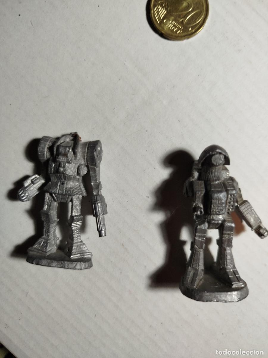 Antig&uuml;edades: Dos miniaturas hierro robots retro