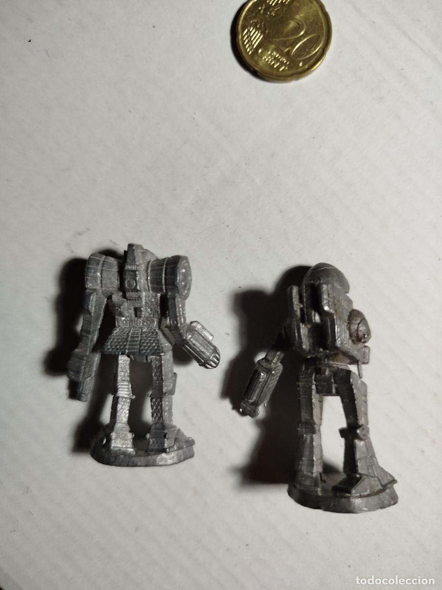 Antig&uuml;edades: Dos miniaturas hierro robots retro - Foto 2