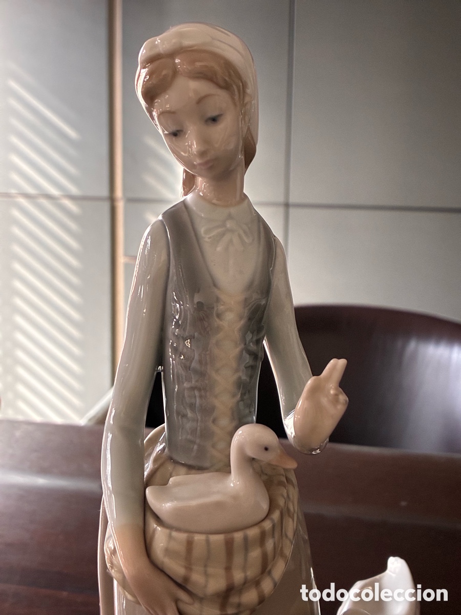 Antig&uuml;edades: Figura Lladro - joven con gansos - Foto 2