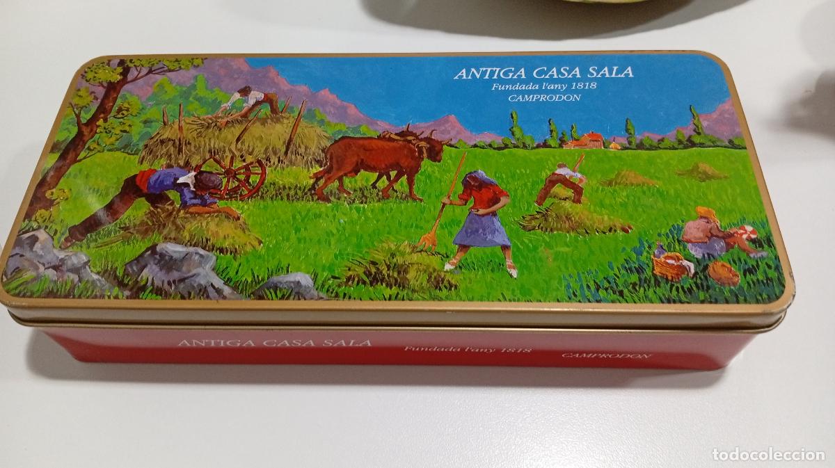 Antig&uuml;edades: Caja met&aacute;lica de galletas Antigua casa Sala