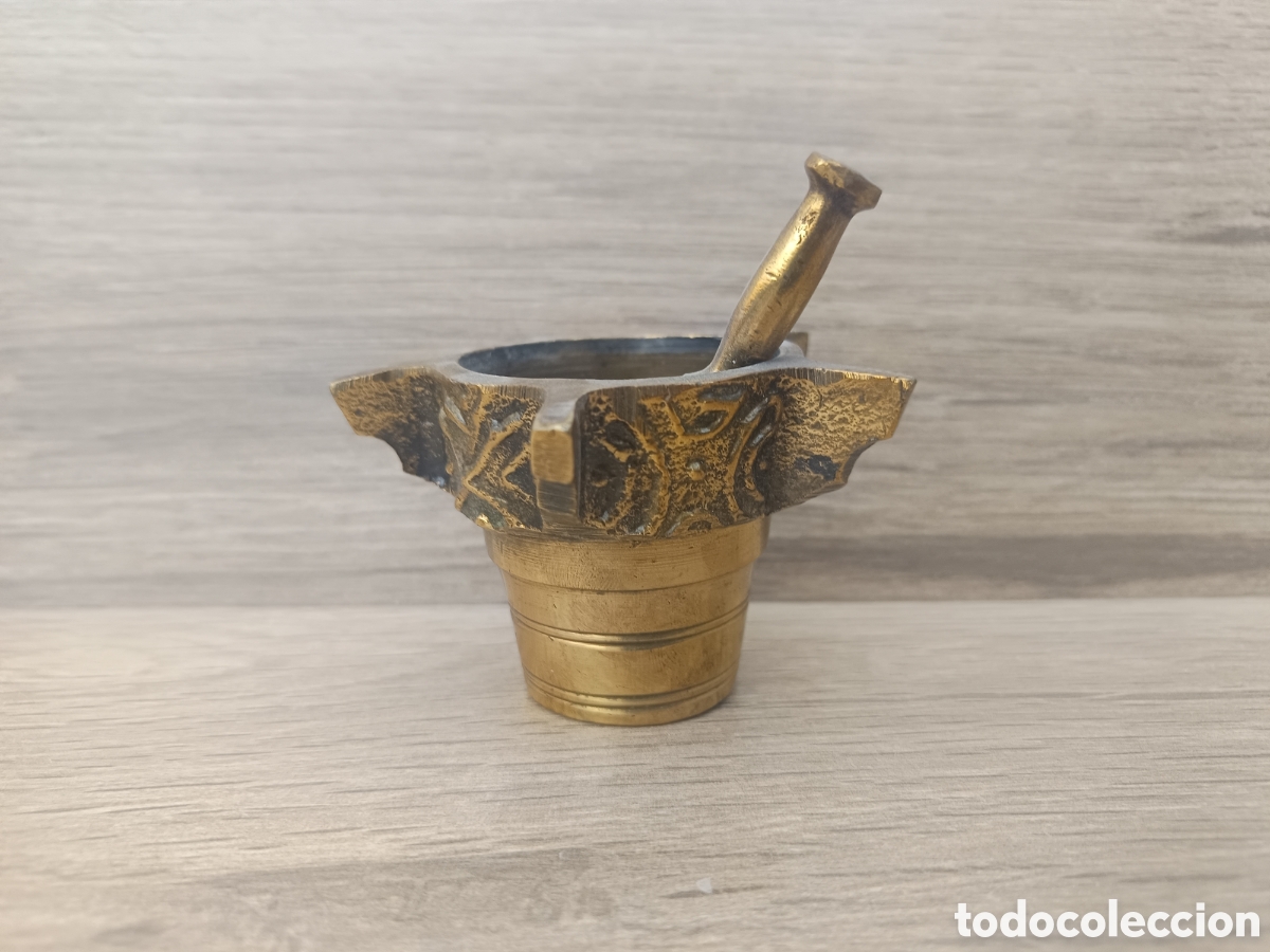 Antig&uuml;edades: Mortero de bronce antiguo con anilla