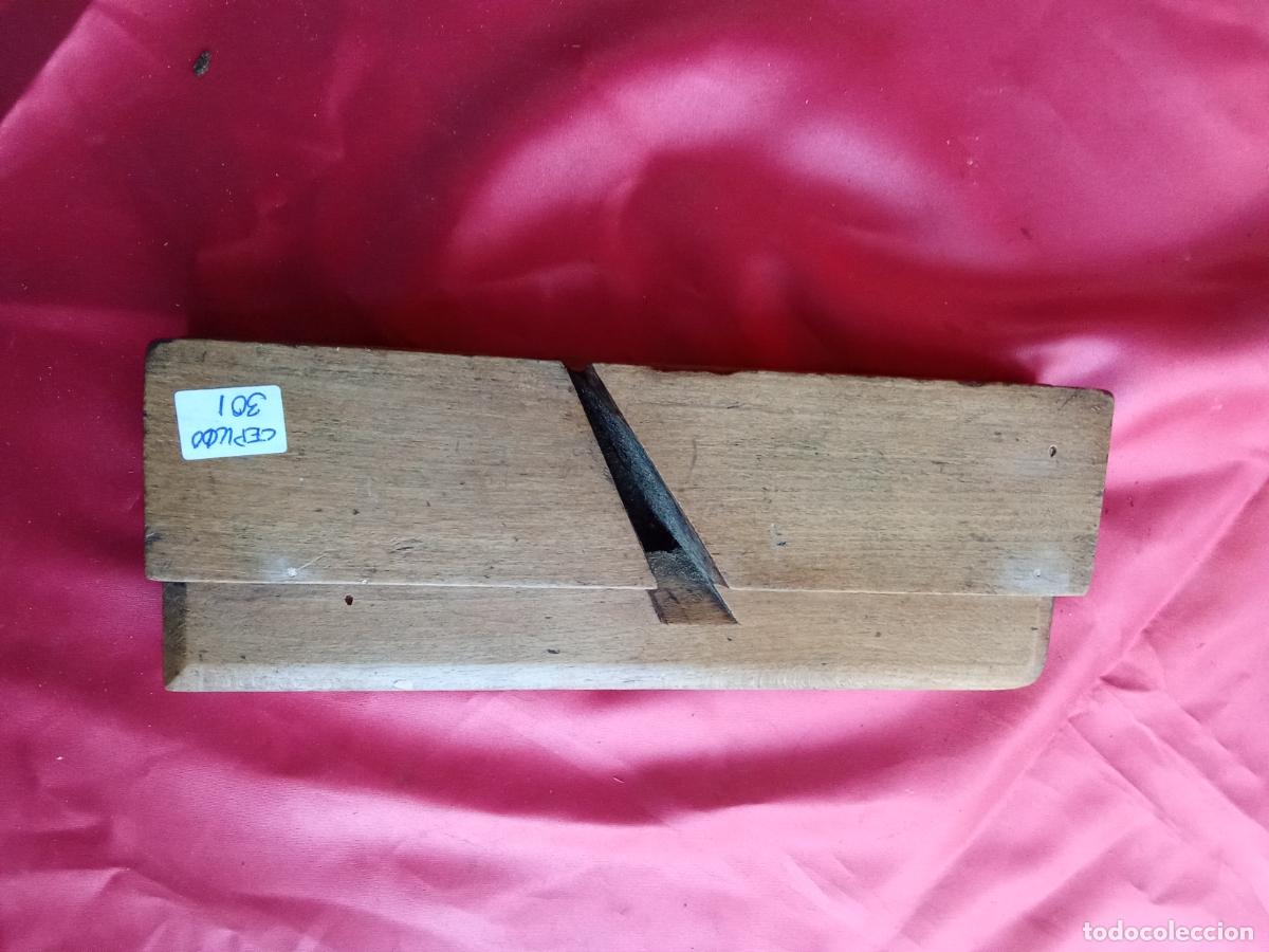 Antig&uuml;edades: Cuerpo de antiguo cepillo de carpintero 301. Caja cepillos