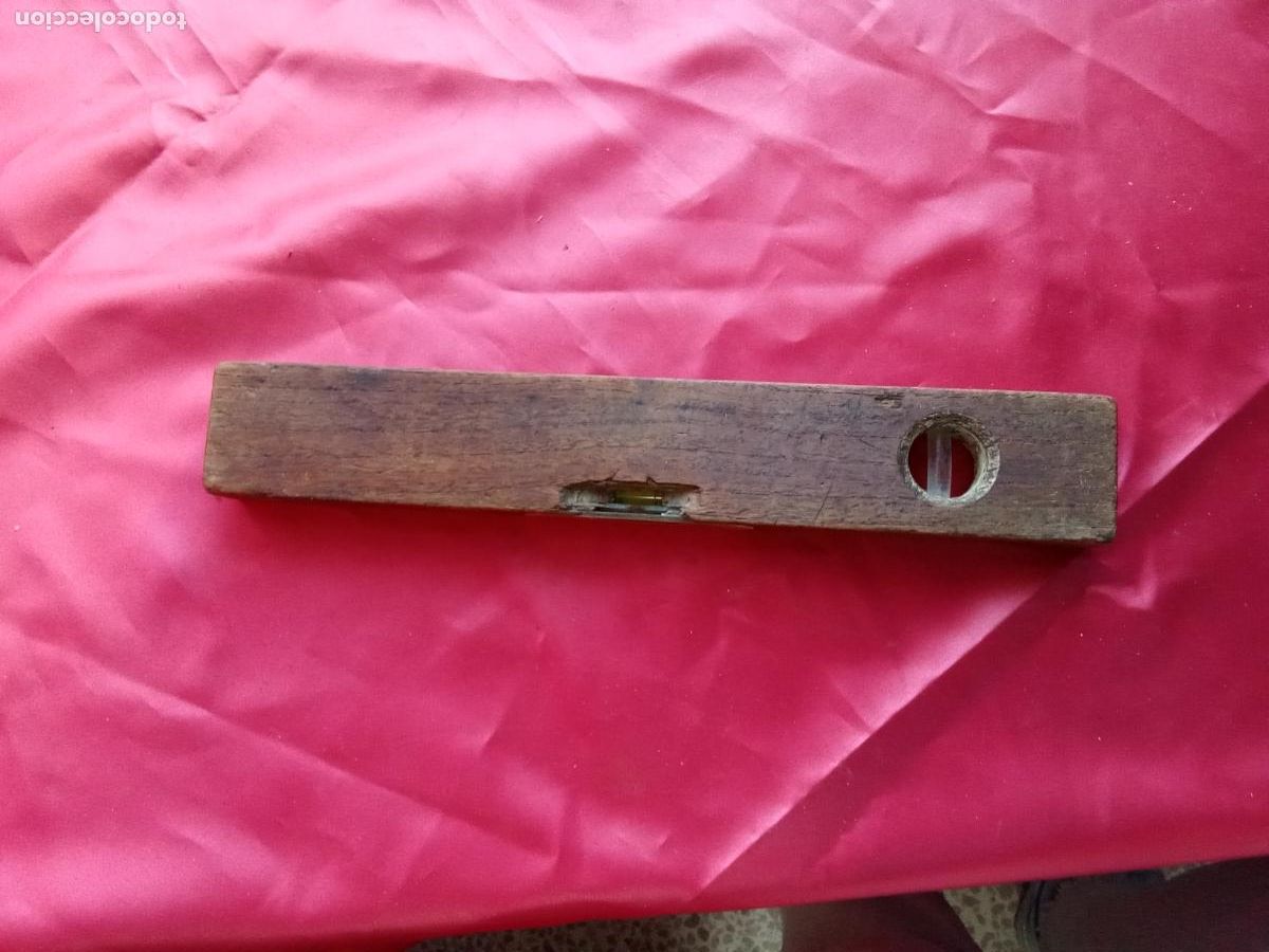 Antig&uuml;edades: Antiguo nivel de hierro y lat&oacute;n. Caja depillos