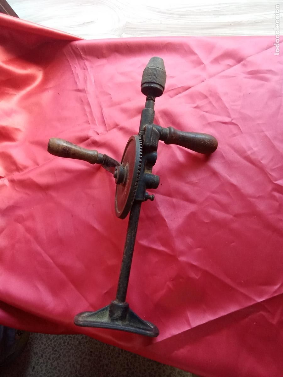 Antig&uuml;edades: Antiguo taladro de manivela, funciona. Caja Alba&ntilde;il