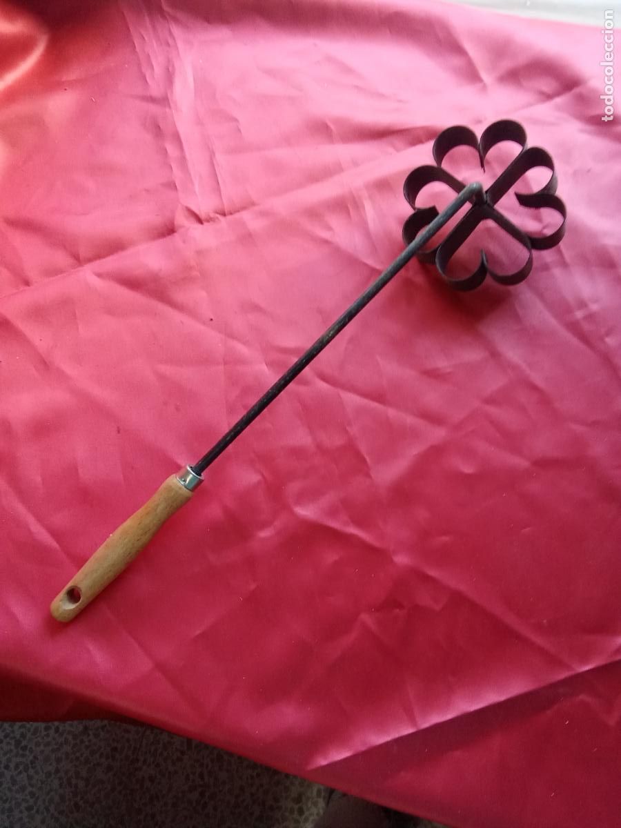 Antig&uuml;edades: Instrumento de cocina molde de flores. Caja almacen 1