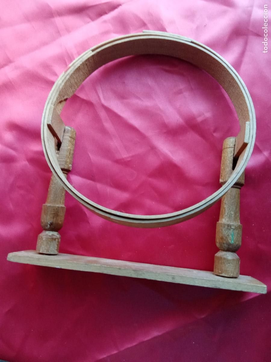 Antig&uuml;edades: Bastidor de costura mediano. Caja almac&eacute;n 1