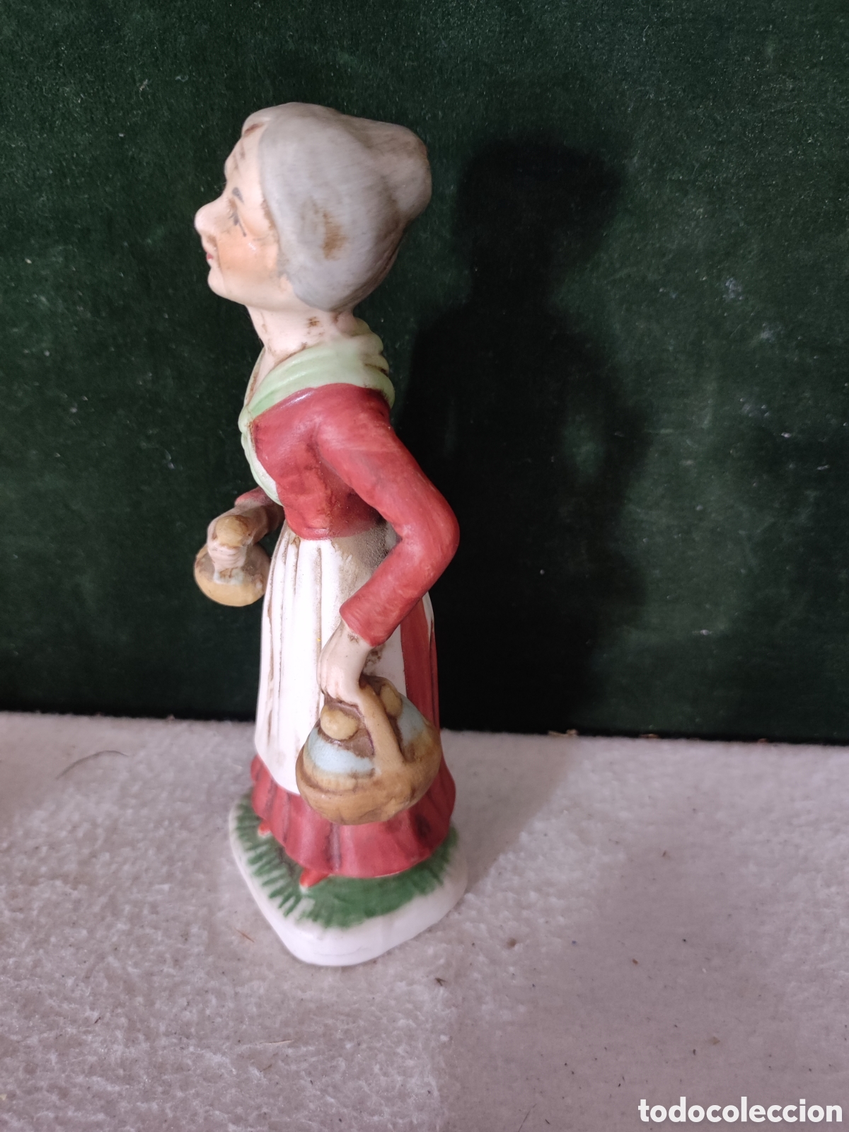 Antig&uuml;edades: Figura de biscuit mujer mayor - Foto 2