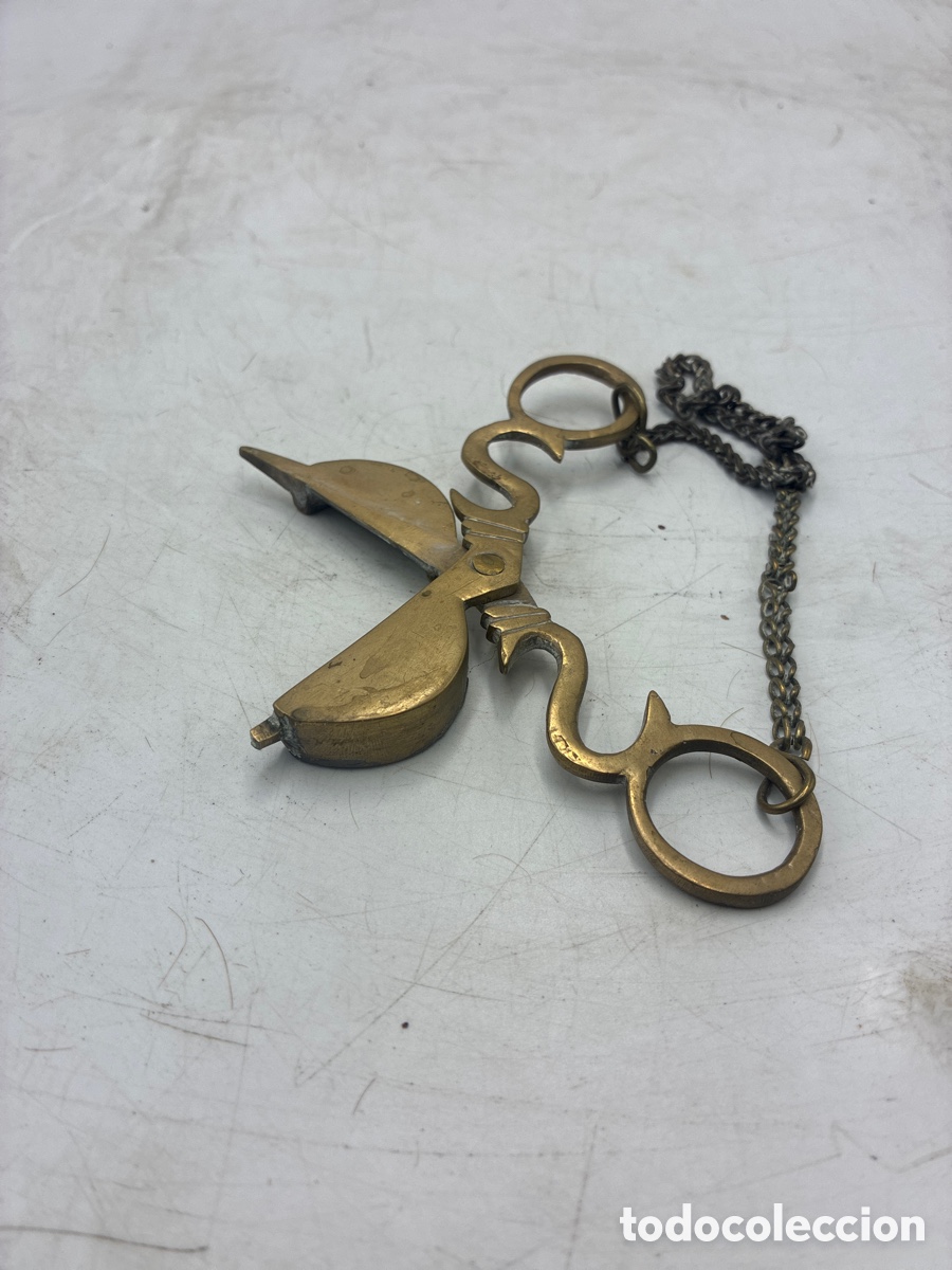 Antig&uuml;edades: Despabiladera de bronce. - Foto 3