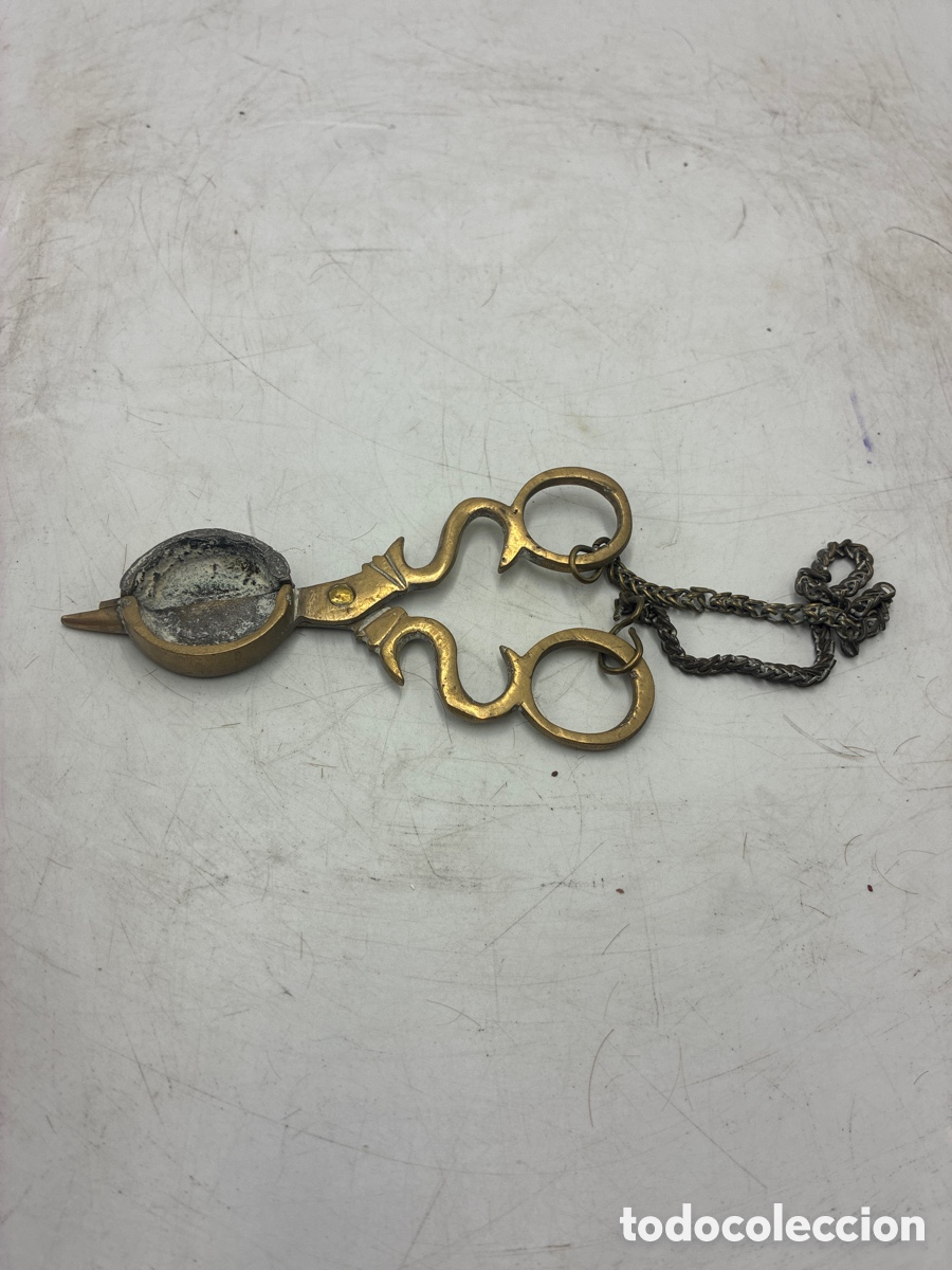 Antig&uuml;edades: Despabiladera de bronce.