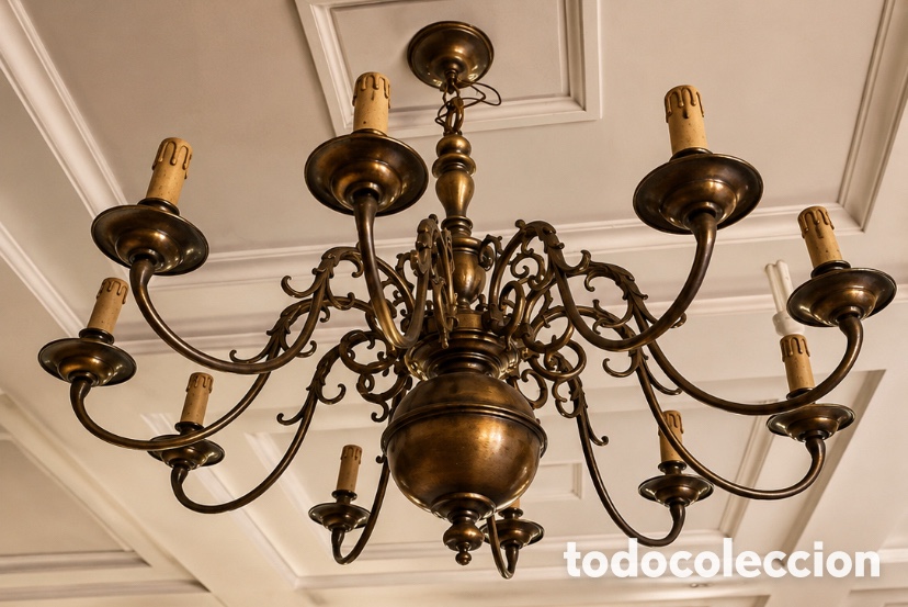 Antig&uuml;edades: LOTE DE ILUMINACI&Oacute;N ESTILO HOLAND&Eacute;S &ndash; 3 L&Aacute;MPARAS DE TECHO + 4 APLIQUES