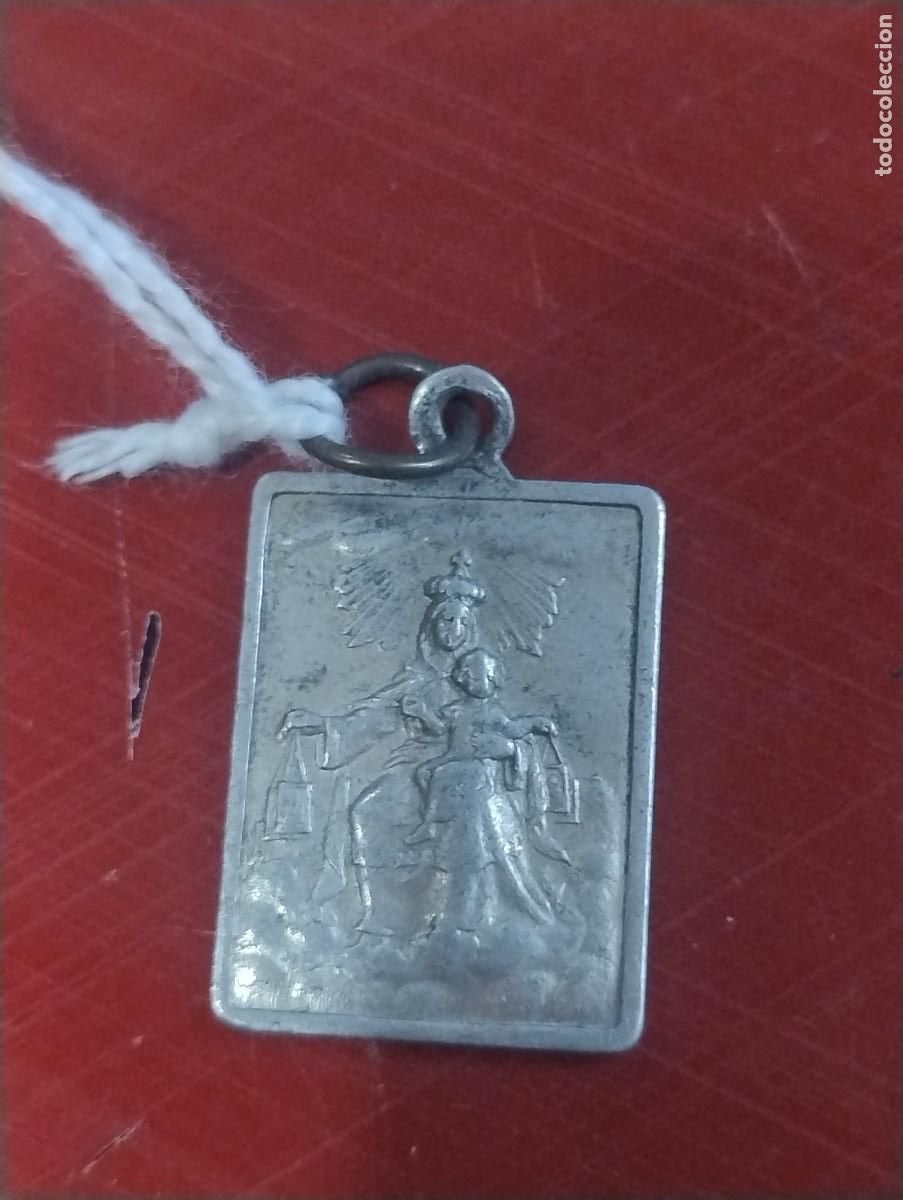 Antig&uuml;edades: Antigua medalla religiosa Nuestra Se&ntilde;ora del Carmen y Sagrado Coraz&oacute;n de Jes&uacute;s 2 x 1,50 cm