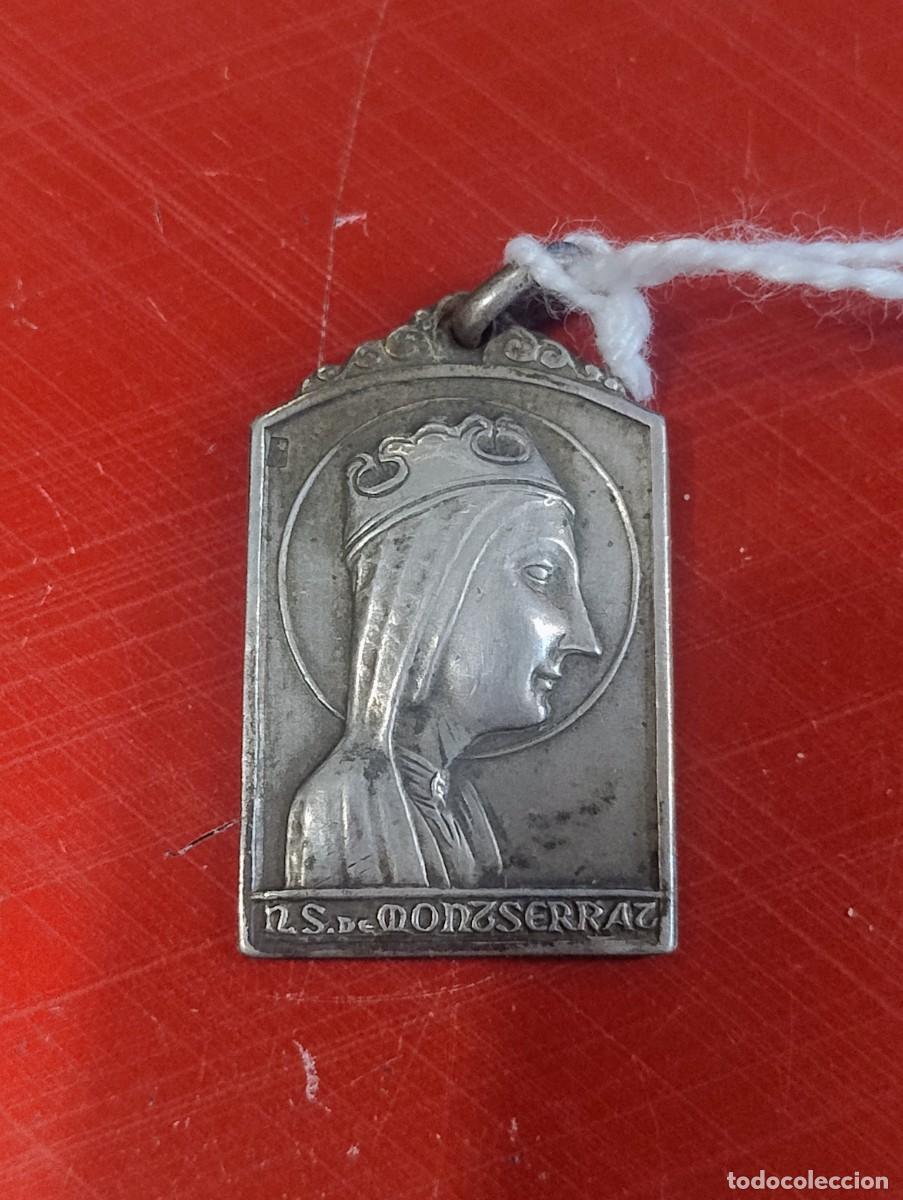 Antig&uuml;edades: Antigua medalla religiosa Nuestra Se&ntilde;ora de Montserrat y Sagrado Coraz&oacute;n de Jes&uacute;s. 2,50 x 1,80cm
