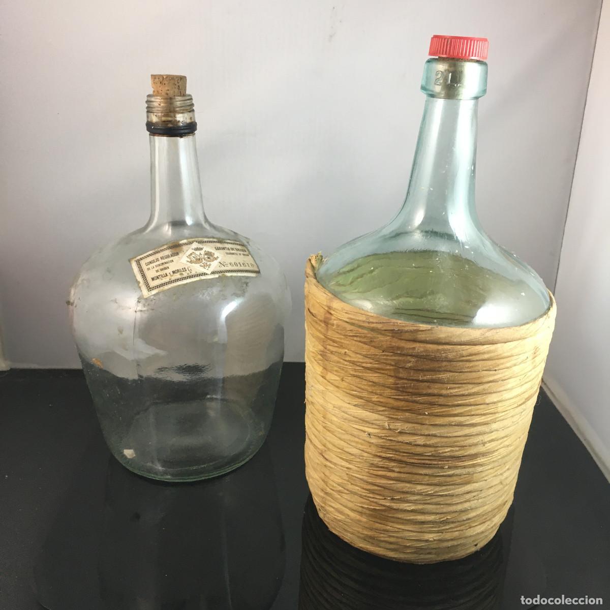 Antig&uuml;edades: Lote DOS garrafas cristal. Moscatel. Montilla Moriles. 2 Litros.