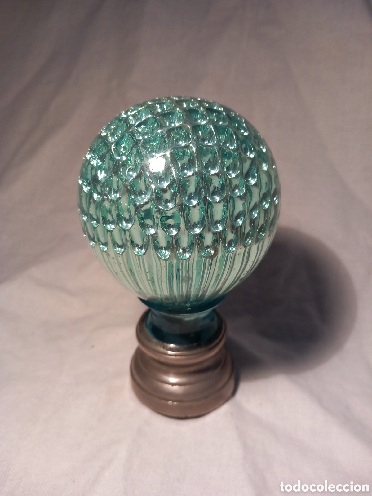 Antig&uuml;edades: Bola o arranque de escalera cristal ,nido de abeja en color verde o azul turquesa ,leer descripci&oacute;n