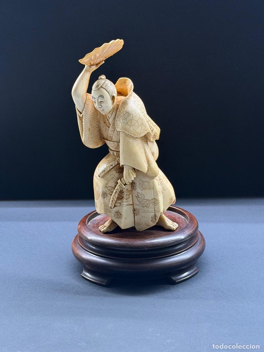 Antig&uuml;edades: ANTIGUO OKIMONO FIGURA SAMURAI CON TANTO KATANA Y ABANICO TALLADA A MANO JAP&Oacute;N MEIJI