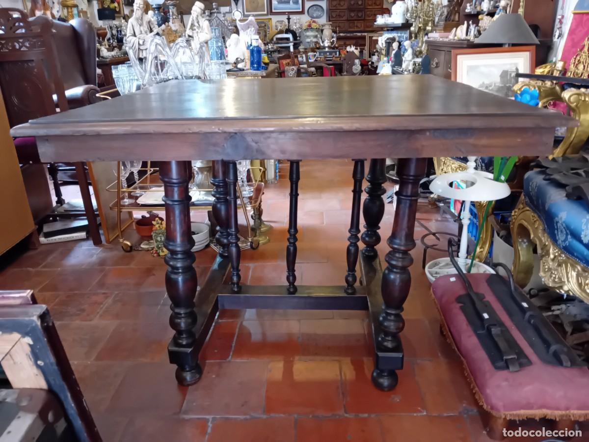 Antig&uuml;edades: Mesa siglo XIX de patas torneadas se sacan los tableros por carriles