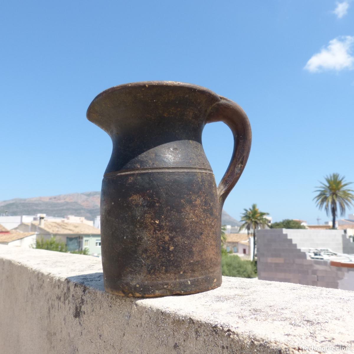 Antig&uuml;edades: Antigua jarra medida en ceramica para vino, alfar extinto desconocido, 900gr, 17,4cm.