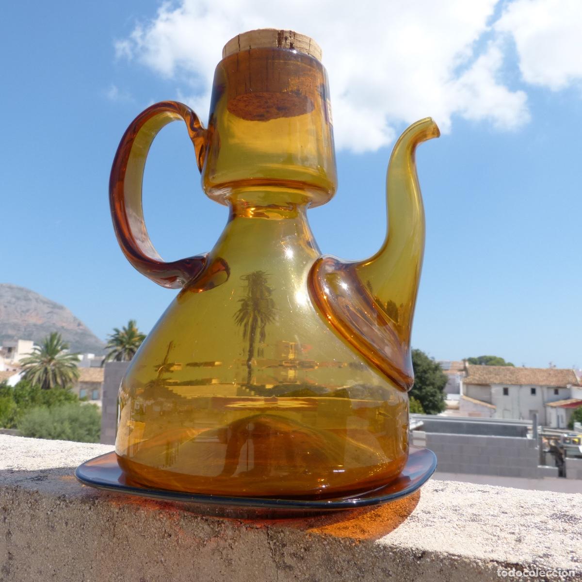 Antig&uuml;edades: Enorme aceitera de vidrio soplado, mallorca?, 26cm, 1536gr con plato.