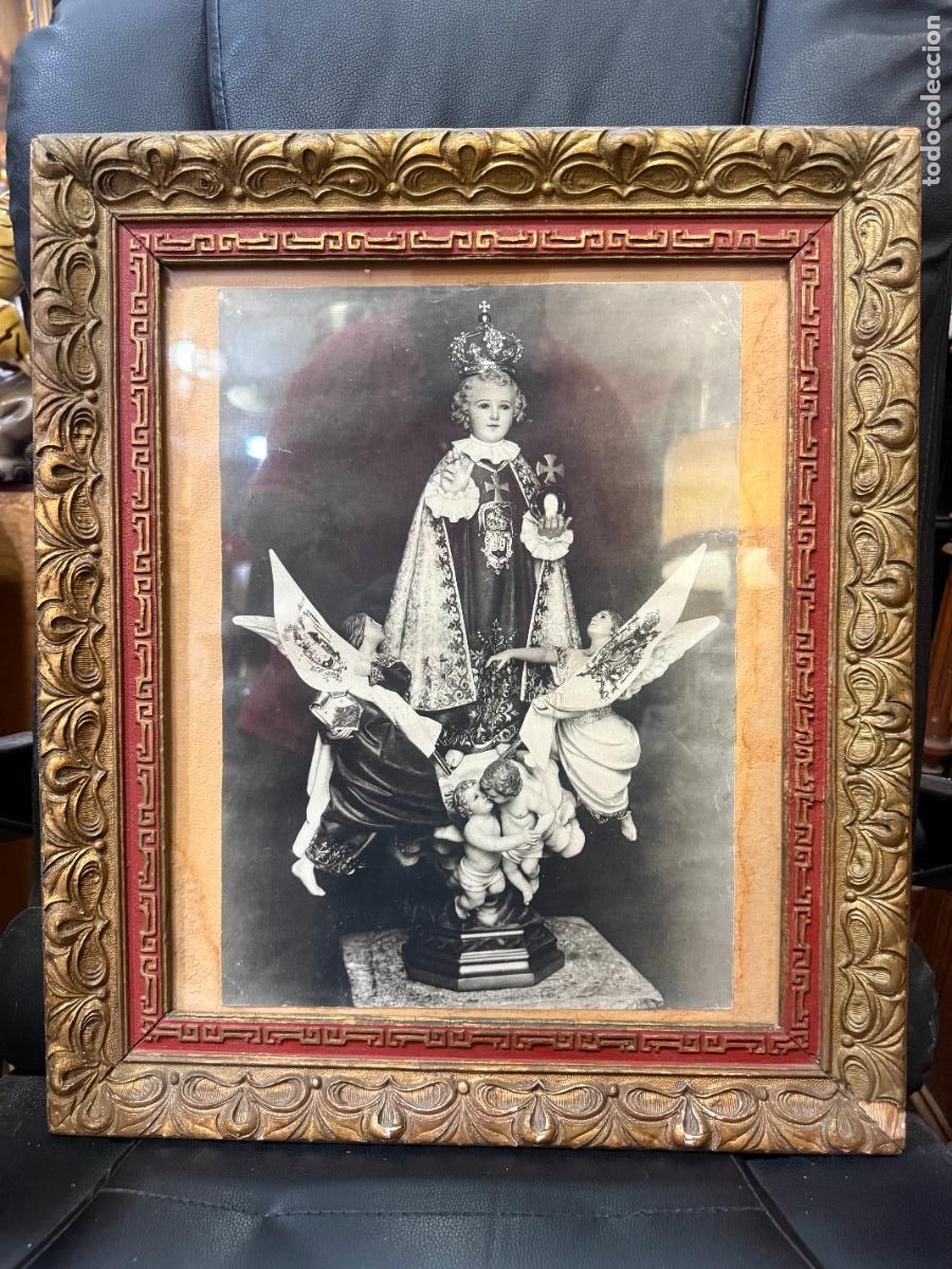 Antig&uuml;edades: ANTIGUA FOTOGRAFIA NI&Ntilde;O JESUS DE PRAGA - MEDIDA TOTAL 49X41 CM E INTERIOR 37X30 CM - RELIGIOSO