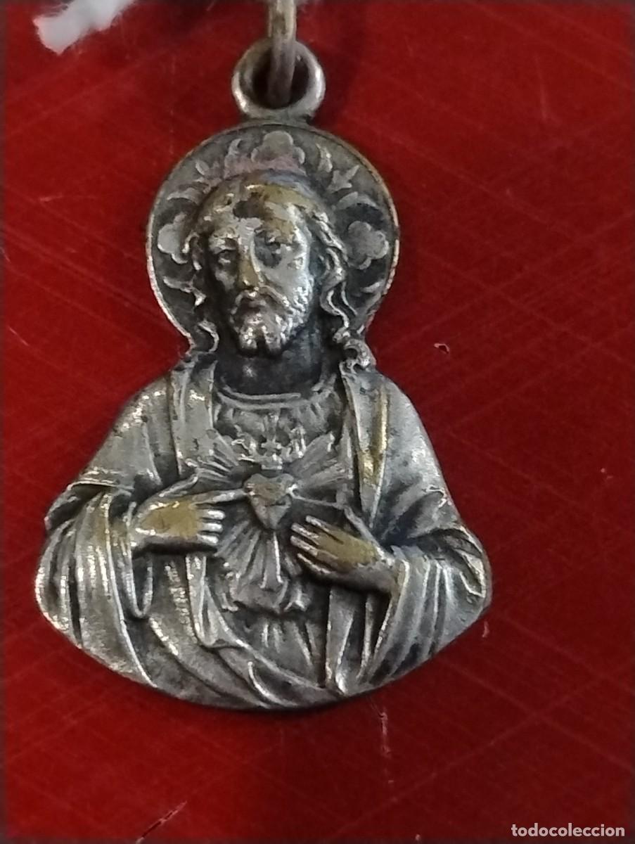 Antig&uuml;edades: Antigua medalla religiosa Sagrado Coraz&oacute;n de Jes&uacute;s. Unos 2,50 x 2 cm