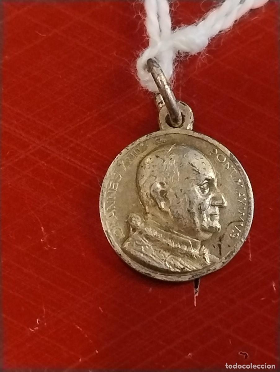 Antig&uuml;edades: Antigua medalla religiosa Papa Juan XXIII 1 cm de diametro.