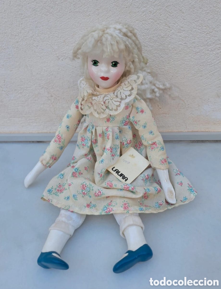 Antig&uuml;edades: Mu&ntilde;eca coleccionable de ceramica y tela - Foto 1