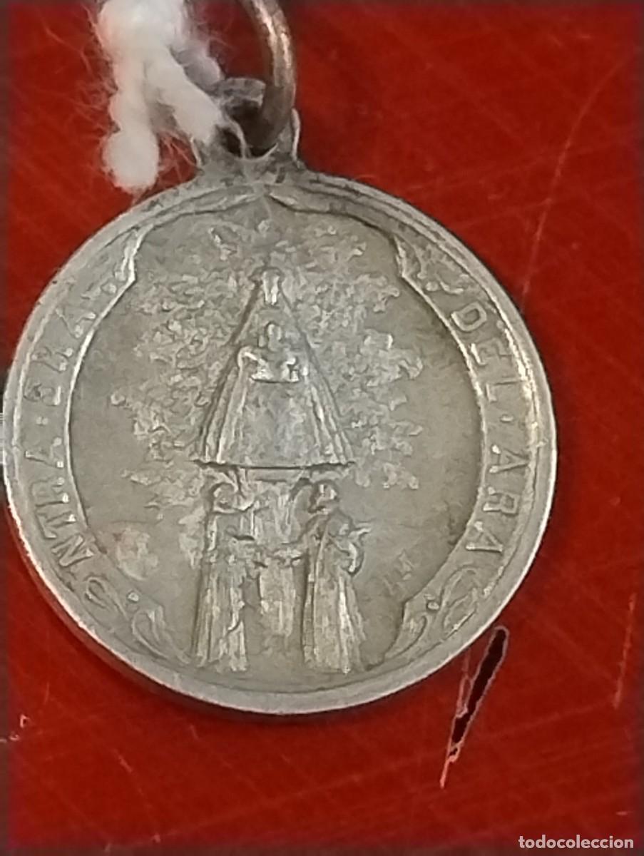 Antig&uuml;edades: Antigua medalla religiosa Nuestra Se&ntilde;ora de Ara patrona de Fuente del Arco Badajoz. 1,70 di&aacute;metro