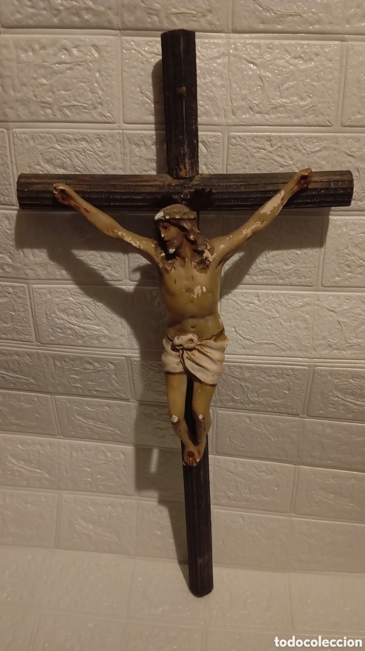 Antiques: Crucifijo antiguo de madera y cristo policromado
