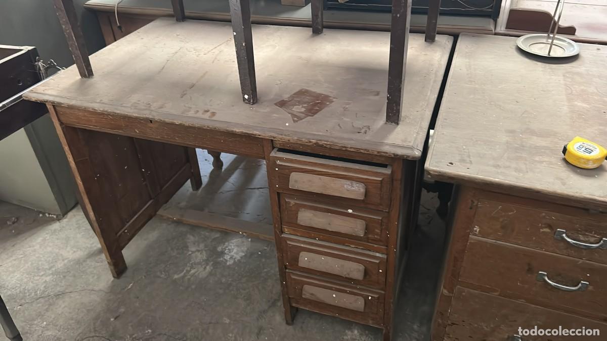 Antig&uuml;edades: MESA ANTIGUA DE ESCRITORIO DE 78 CMS. DE ALTURA Y TABLERO DE 110 X 68 CMS.