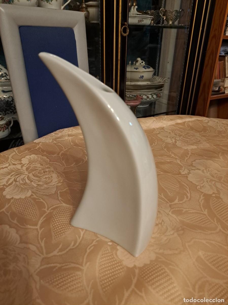 Antig&uuml;edades: Elegante jarr&oacute;n de porcelana, forma d cuerno, Lindner Porzellan de K&uuml;ps