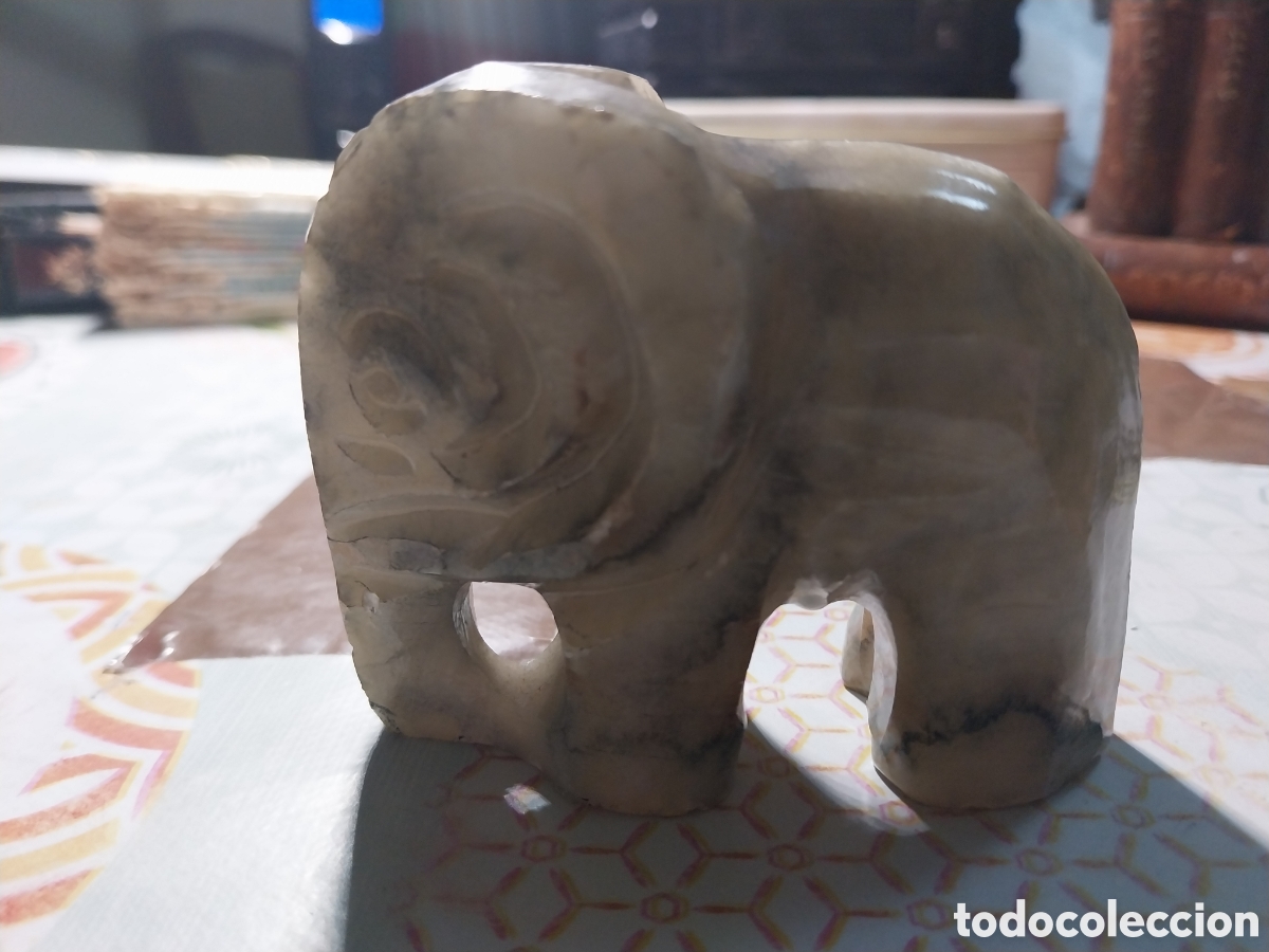 Antig&uuml;edades: Figura de un elefante de alabastro