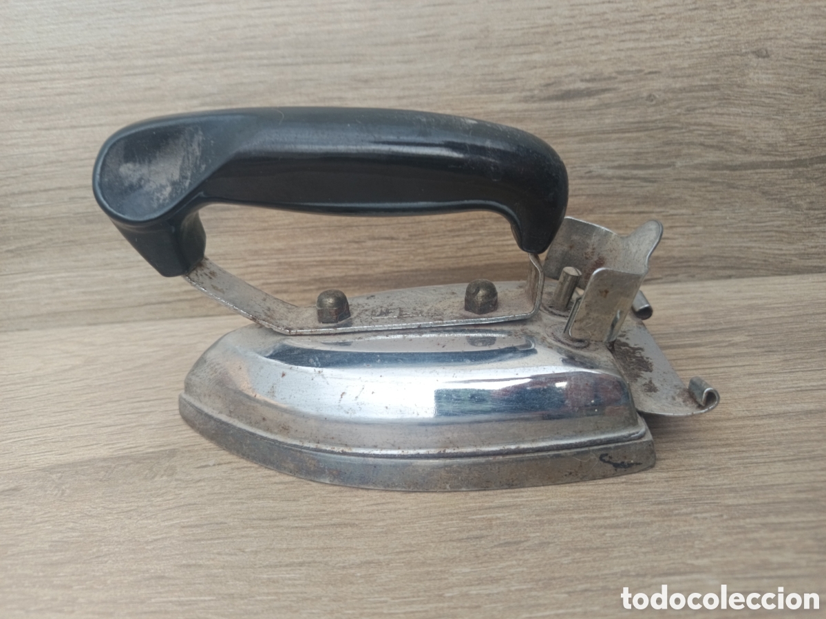 Antig&uuml;edades: Plancha ufesa mango negro pesada