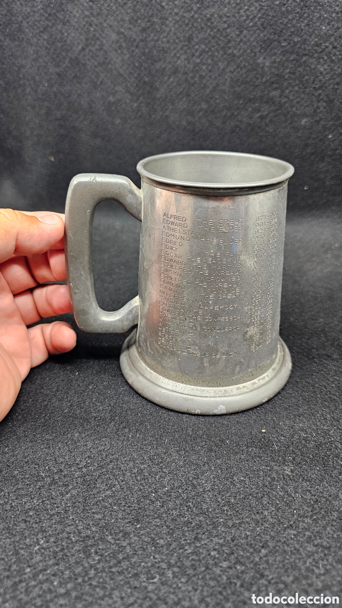 Antig&uuml;edades: jarra de peltre inglesa de colecci&oacute;n con nombres de presidentes de la historia