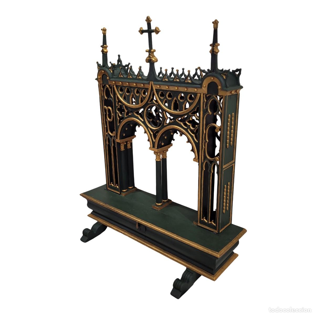 Antig&uuml;edades: Altar de oratorio Neog&oacute;tico, f. s. XIX - pps. s. XX - Espa&ntilde;a