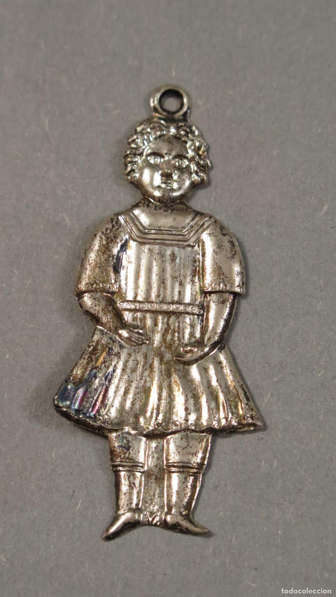Antig&uuml;edades: EXVOTO NI&Ntilde;A. PLATA. SIGLO XIX