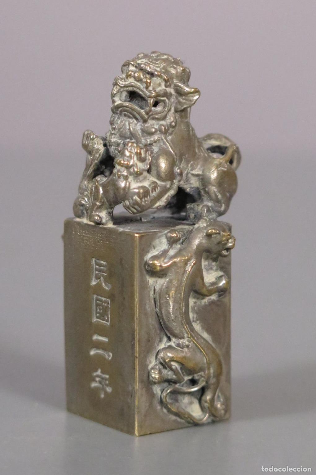 Antig&uuml;edades: SELLO CHINO. LEON DE FOO. BRONCE PLATEADO. SIGLO XX